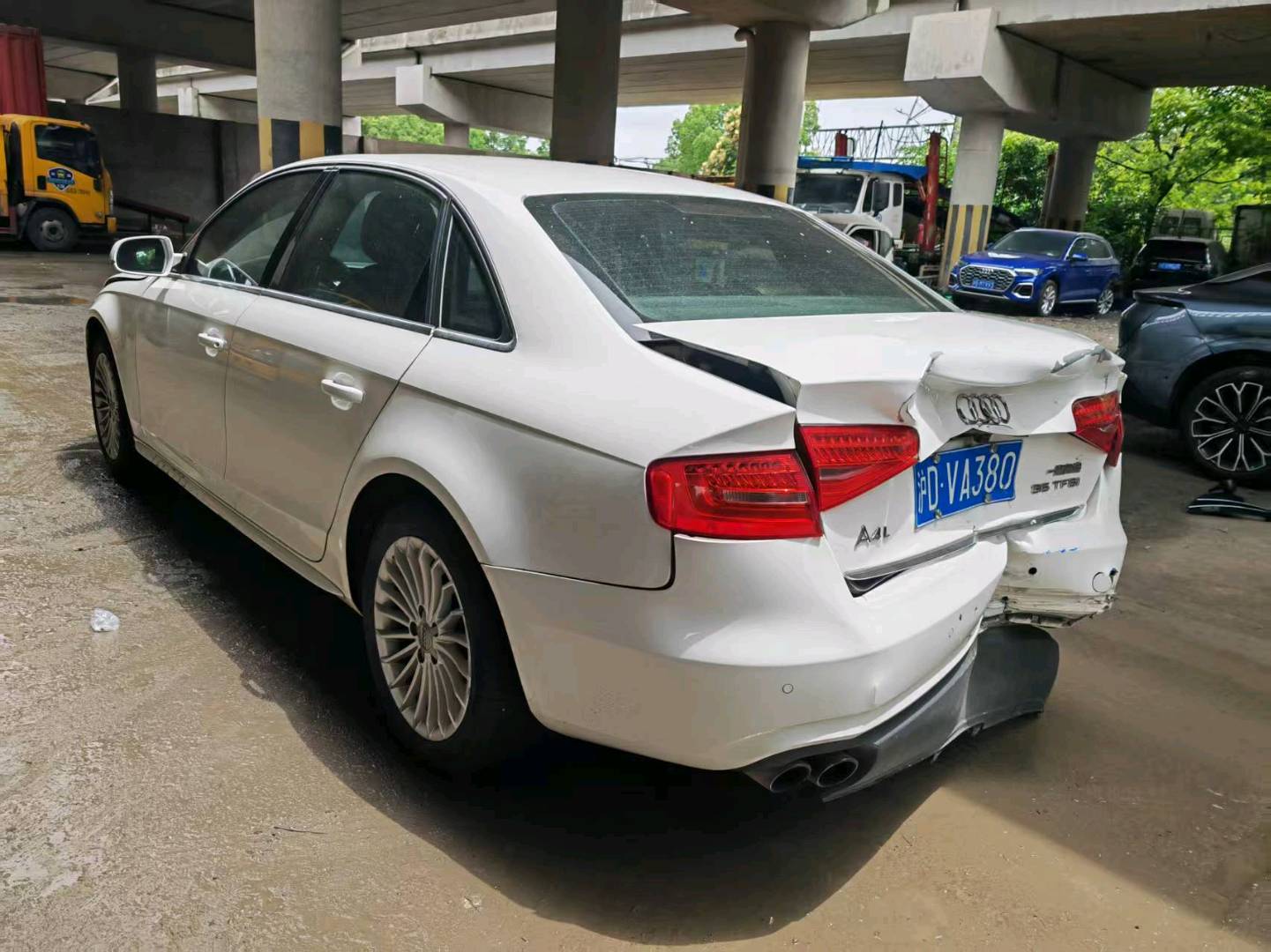 上海17年奥迪A4L4