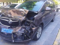 别克gl8事故车残值出售多少钱一辆