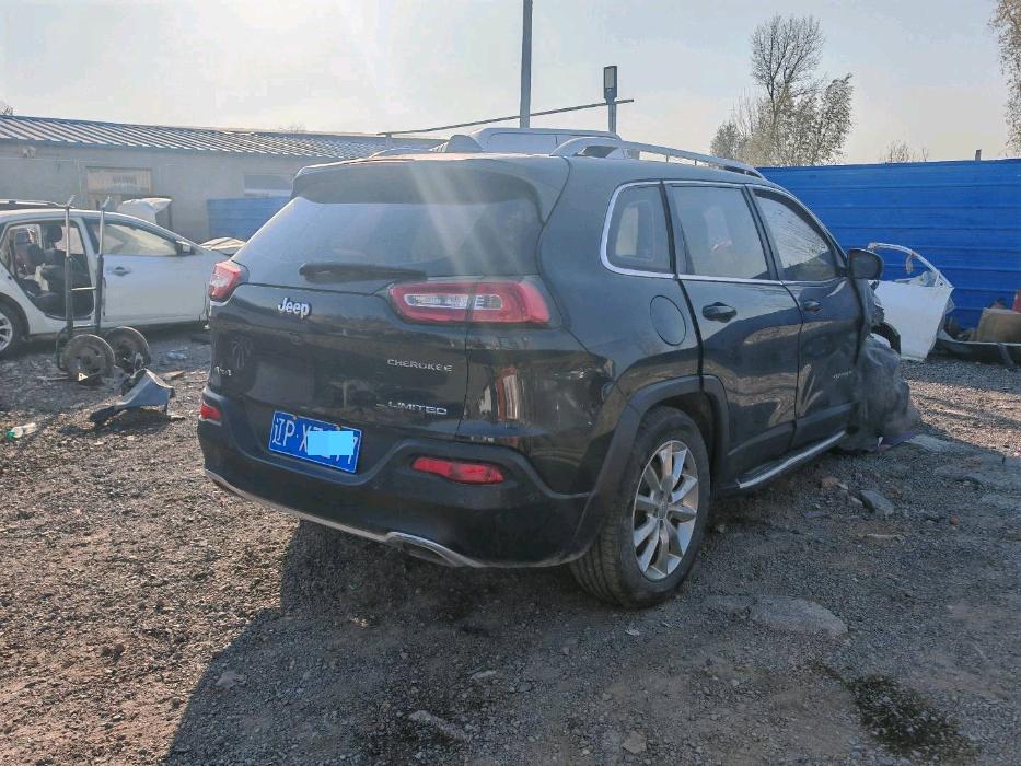 沈阳市16年Jeep自由光4