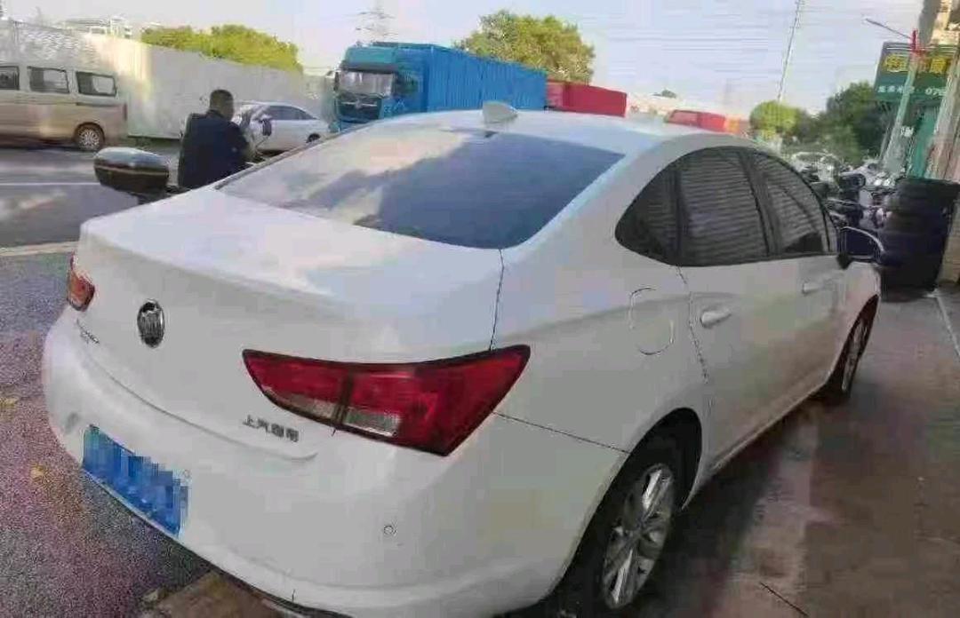 中山市19年别克威朗5