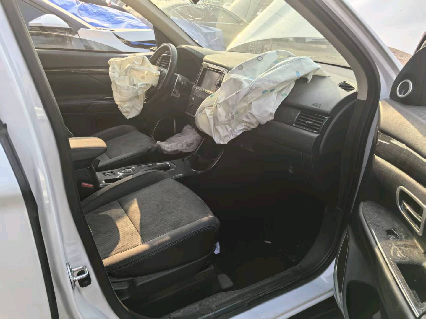 沈阳市16年三菱欧蓝德5