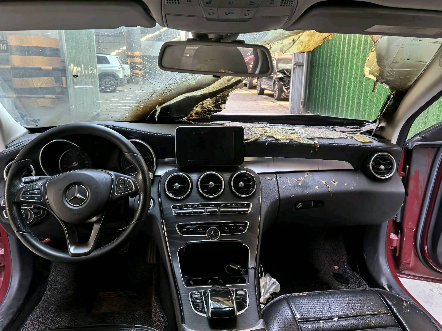 杭州市17年奔驰C8