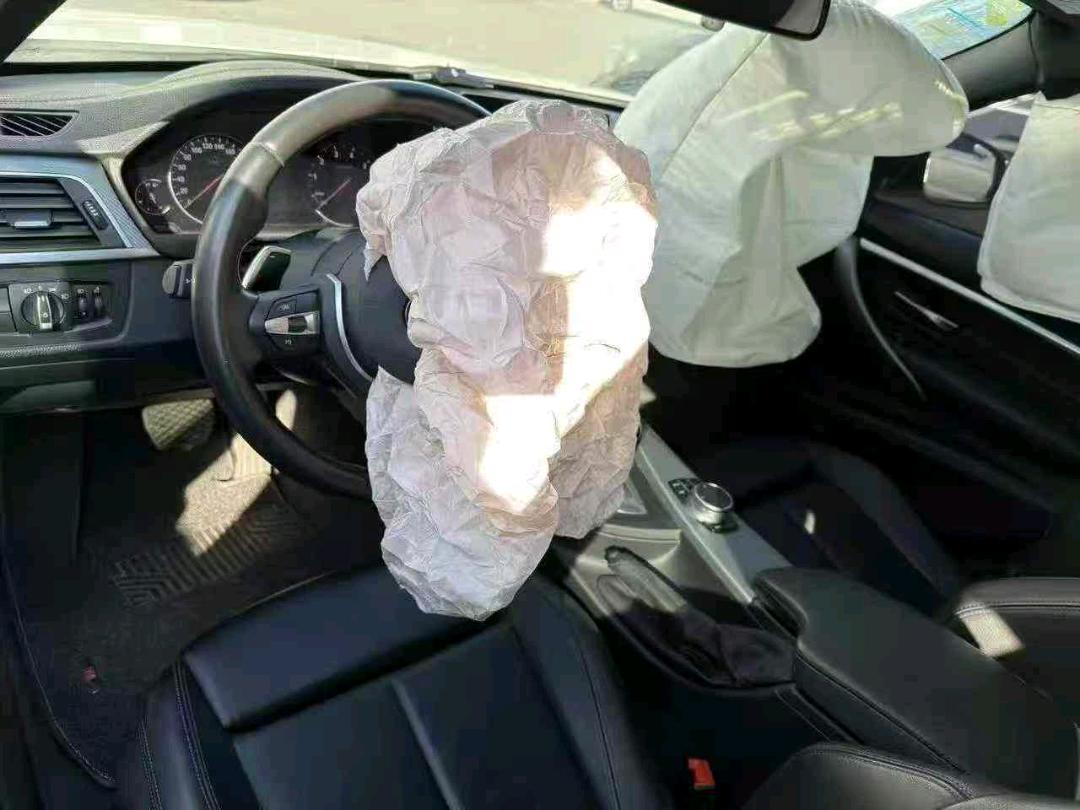 上海18年宝马3系7