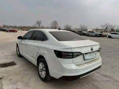 7-8 万预算买合资家轿，现代伊兰特和大众朗逸谁更值得买