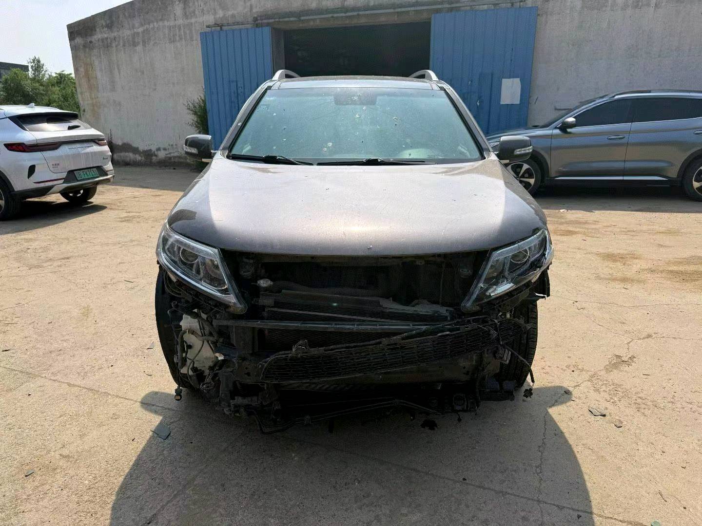 大连市13年起亚索兰托事故车