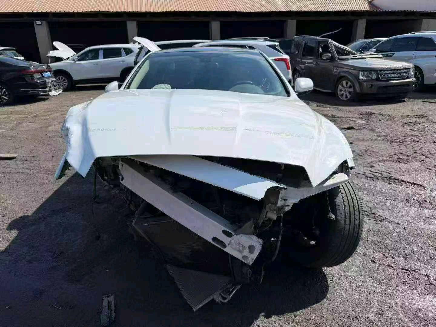 哈尔滨市17年捷豹XJL事故车