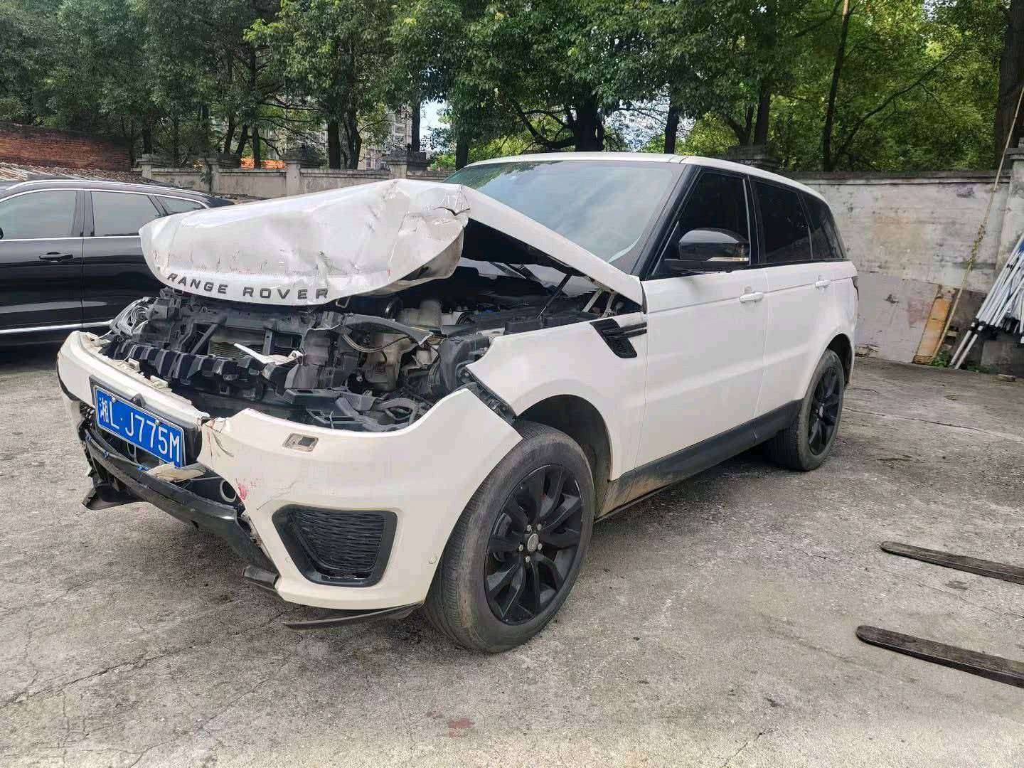 长沙市18年路虎揽胜事故车
