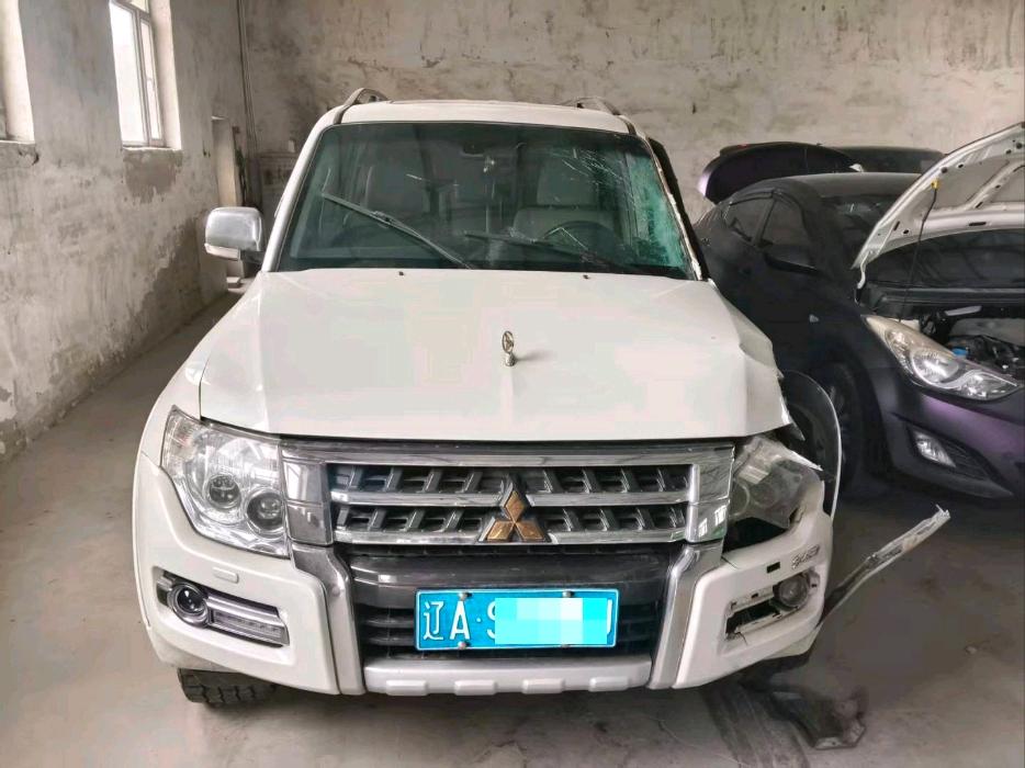 长春市19年三菱帕杰罗事故车