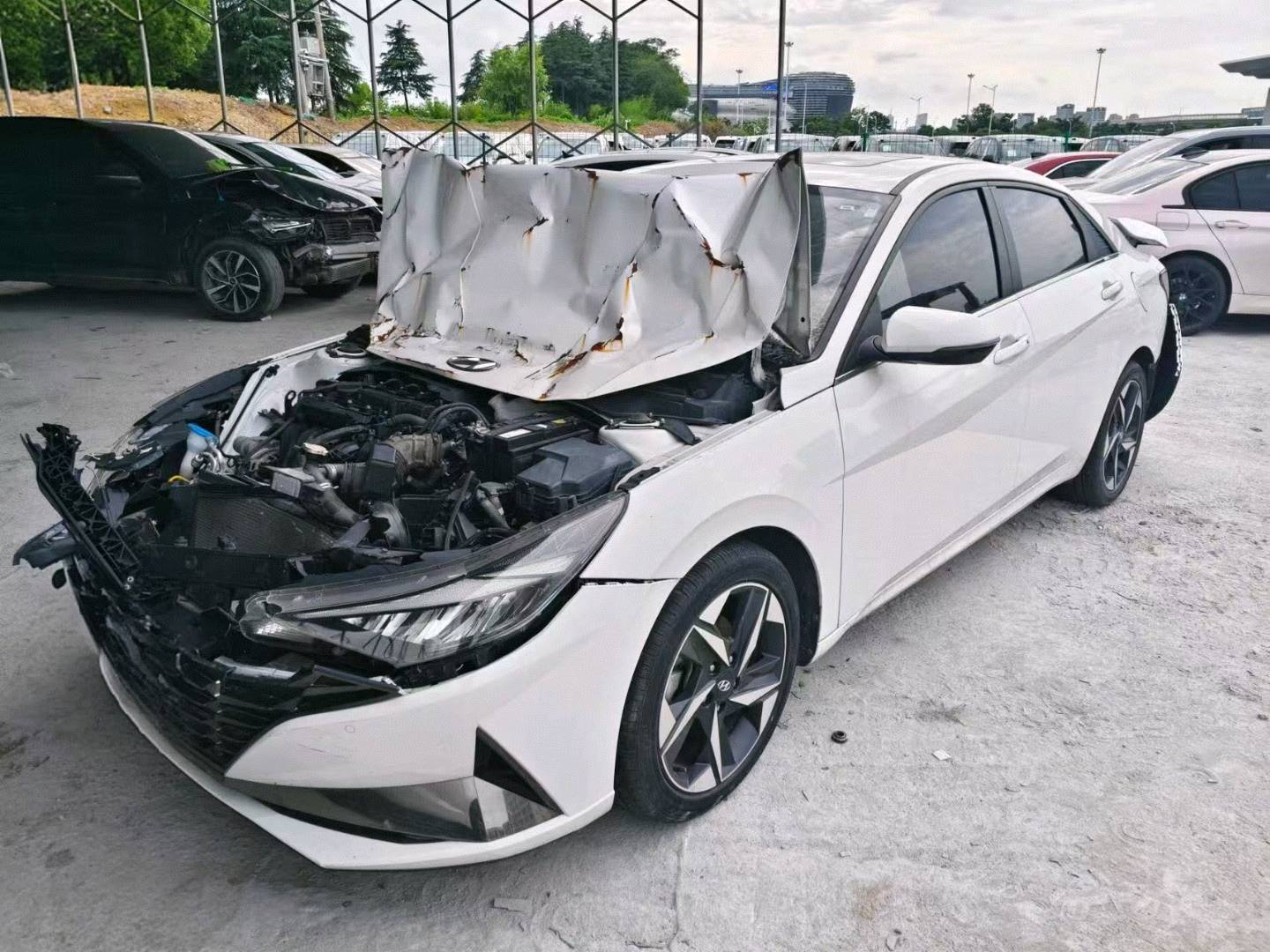 合肥市21年现代伊兰特事故车