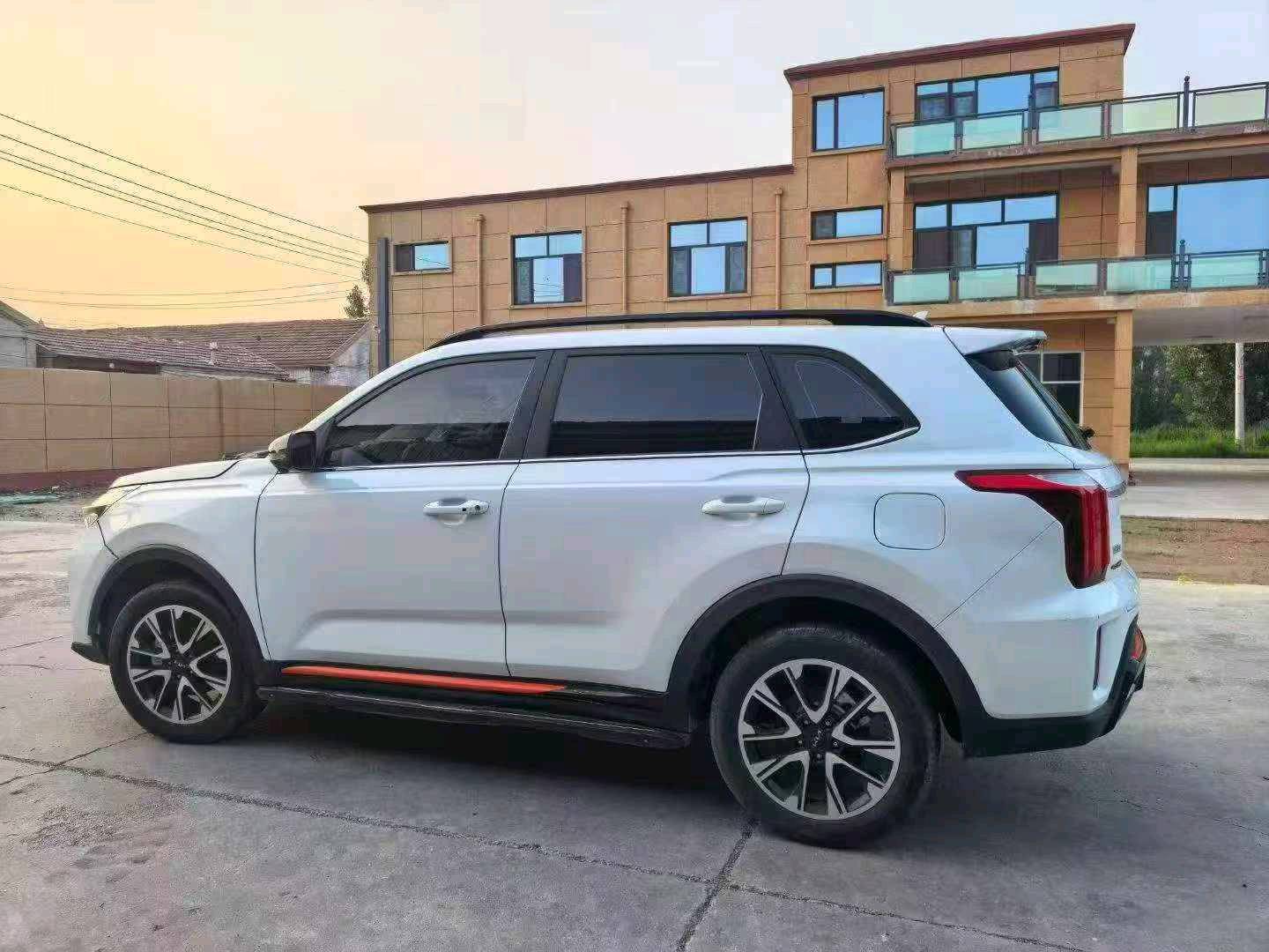 山东23年起亚智跑6