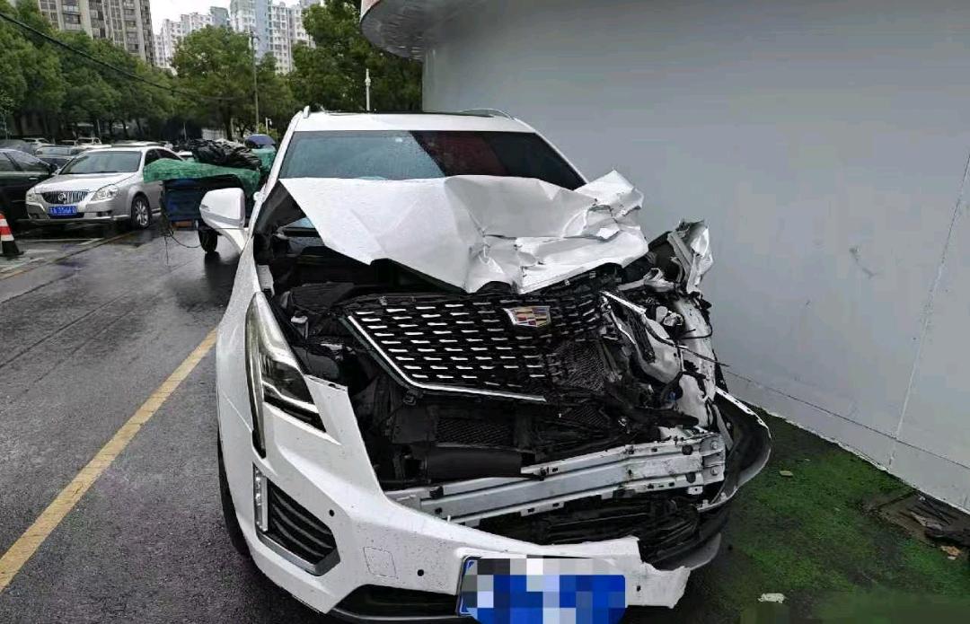 南京市21年凯迪拉克XT5事故车
