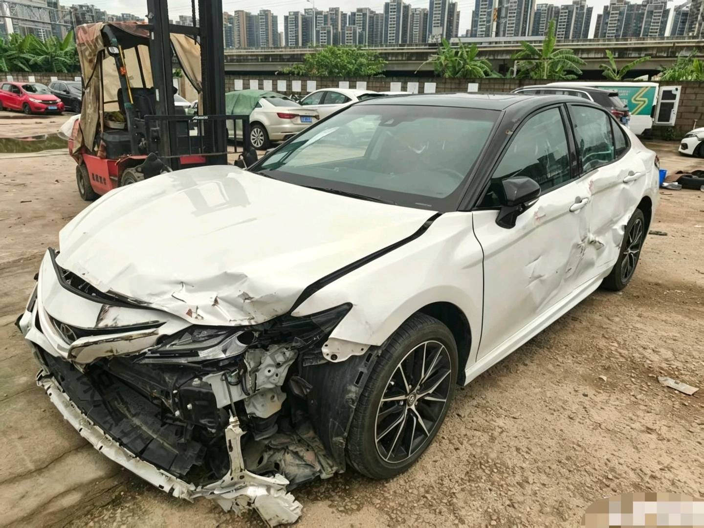 广东23年丰田凯美瑞事故车