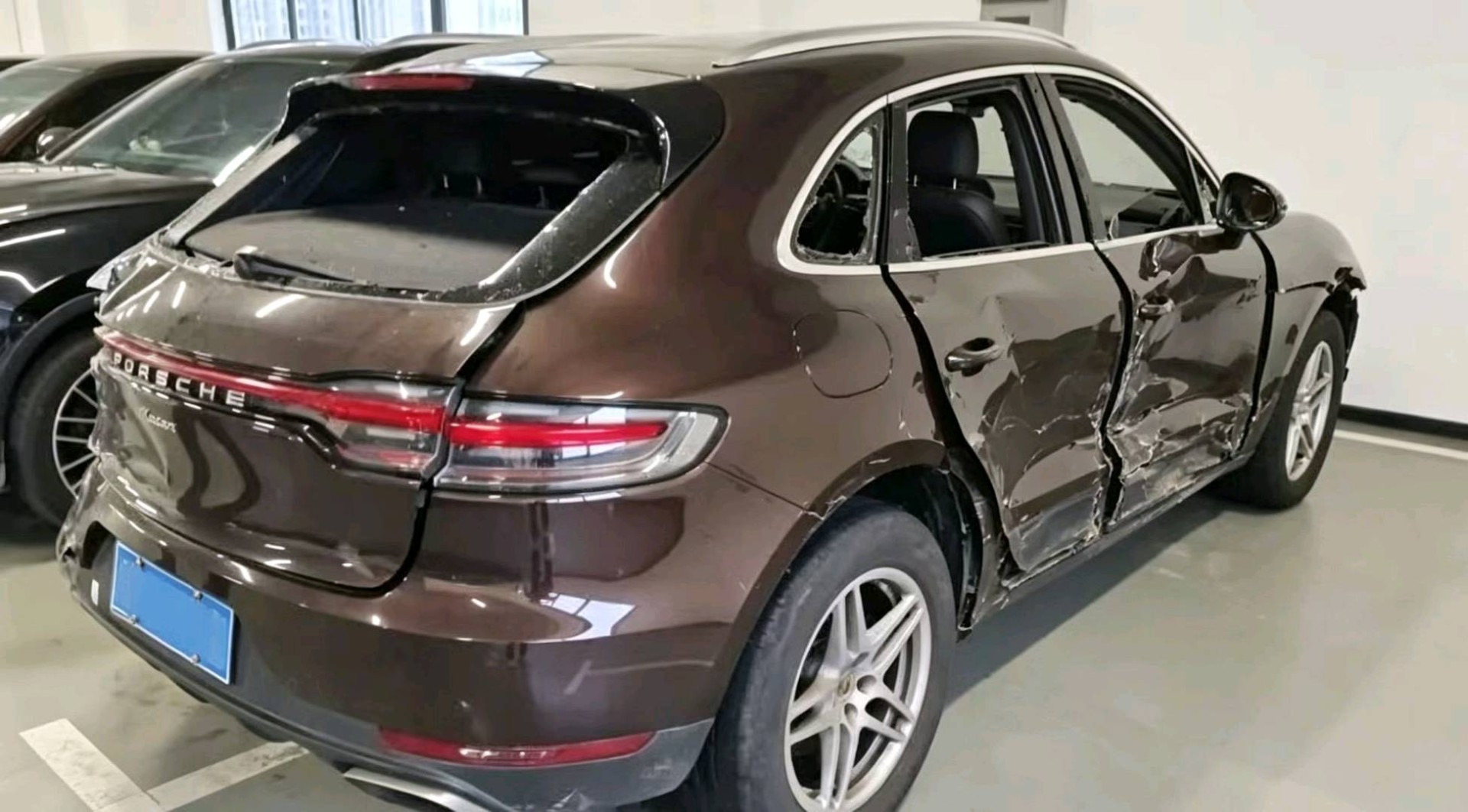 广东20年保时捷Macan4