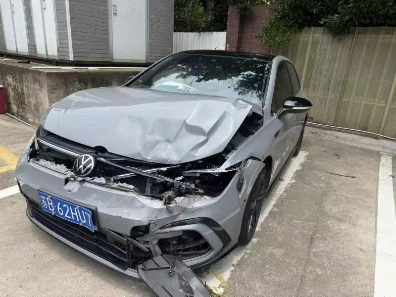 无锡市22年大众高尔夫事故车