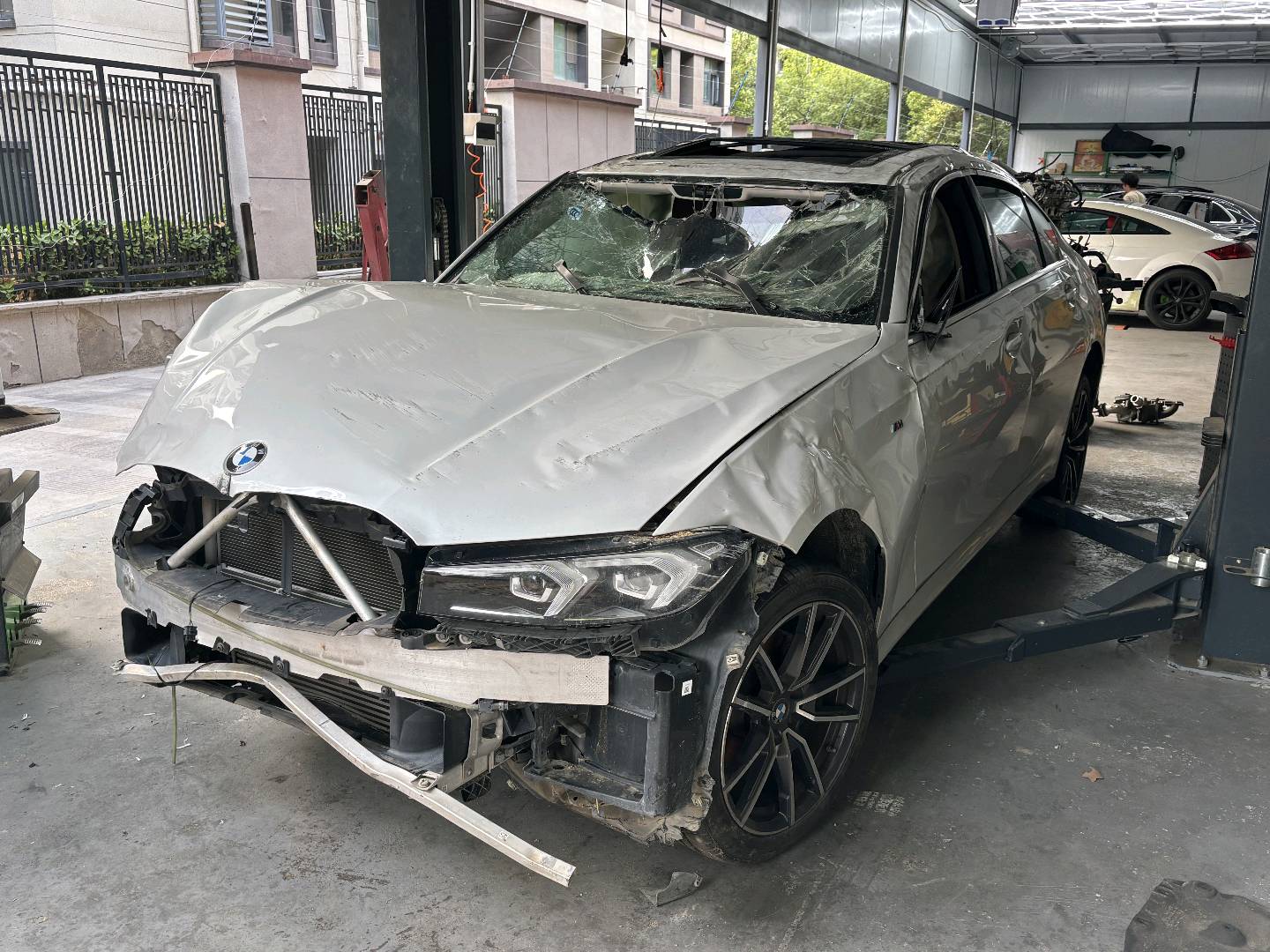 河南23年宝马3系事故车
