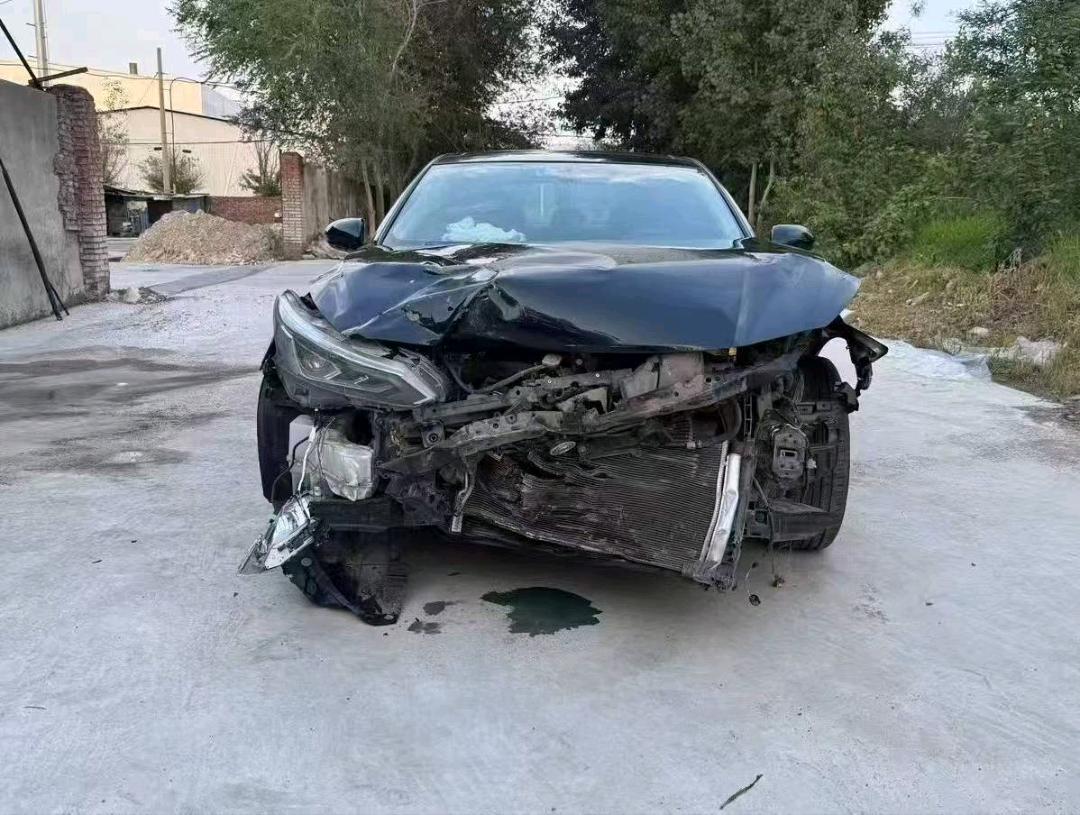 山东20年日产天籁事故车