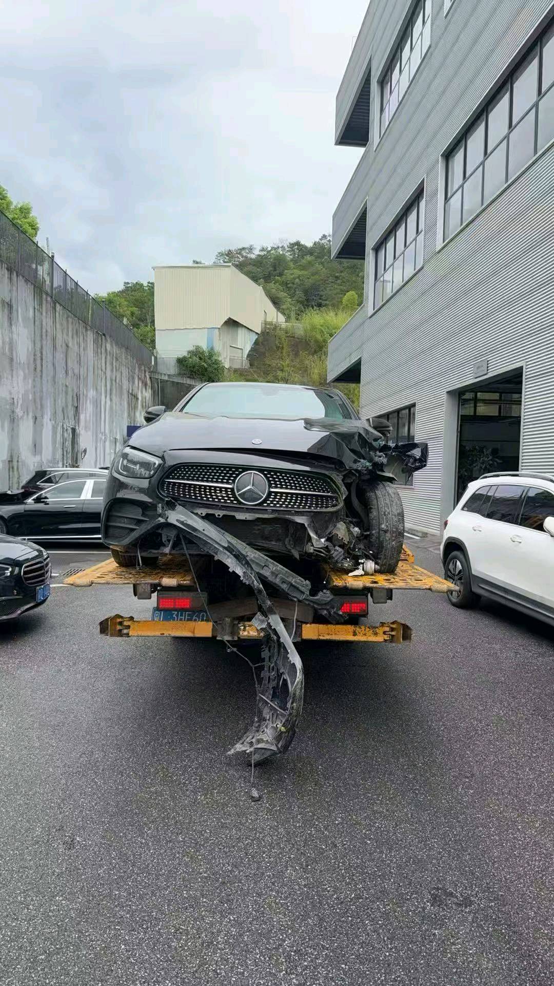 哈尔滨市21年奔驰E事故车