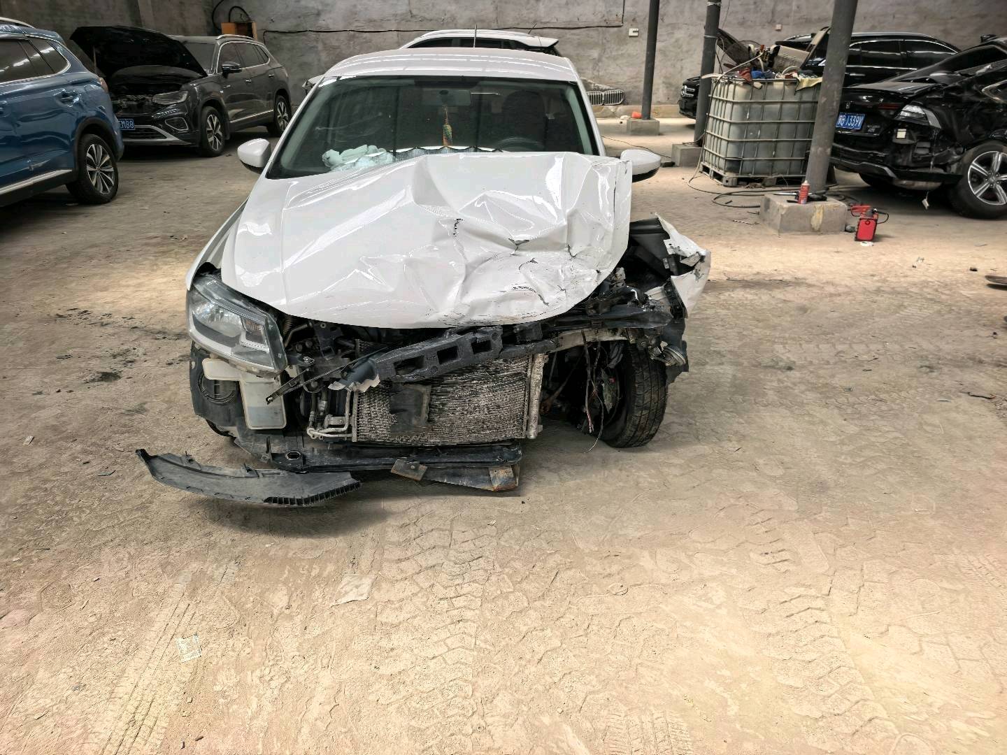 呼和浩特市19年大众桑塔纳事故车