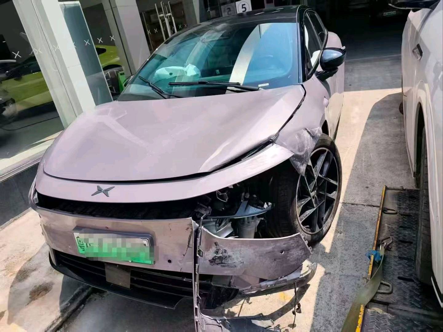 广东25年小鹏汽车p7事故车