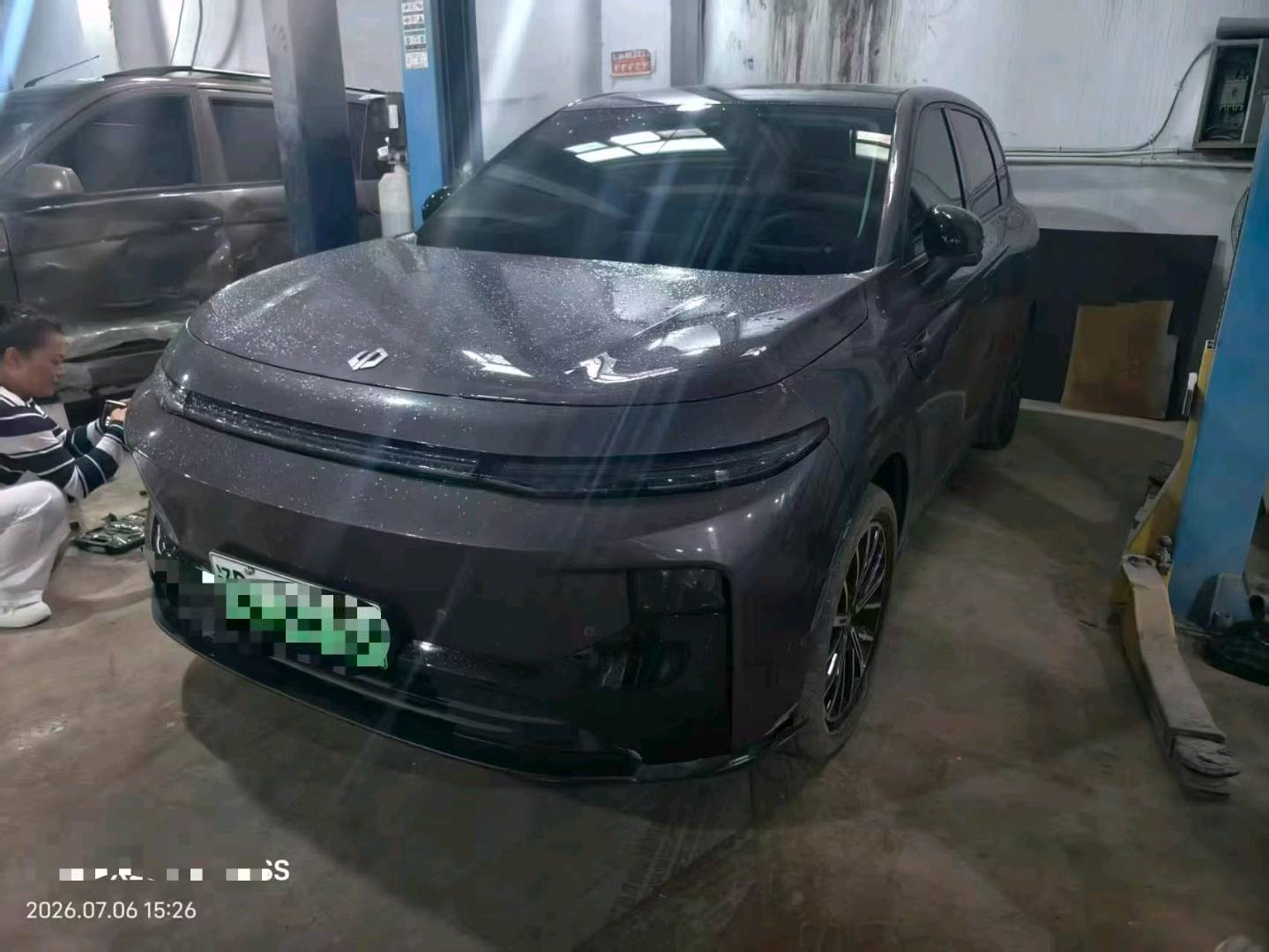 “辽宁25年零跑汽车B10”