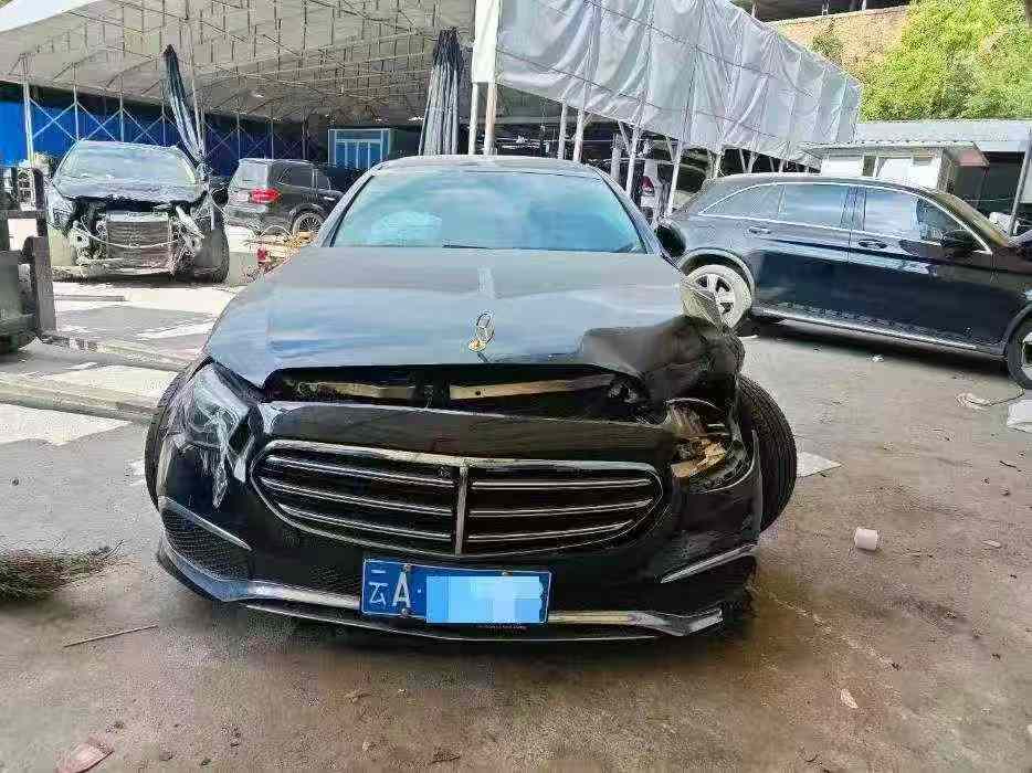 昆明市22年奔驰E事故车