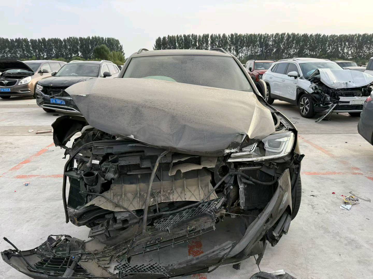 沈阳市16年大众途锐事故车