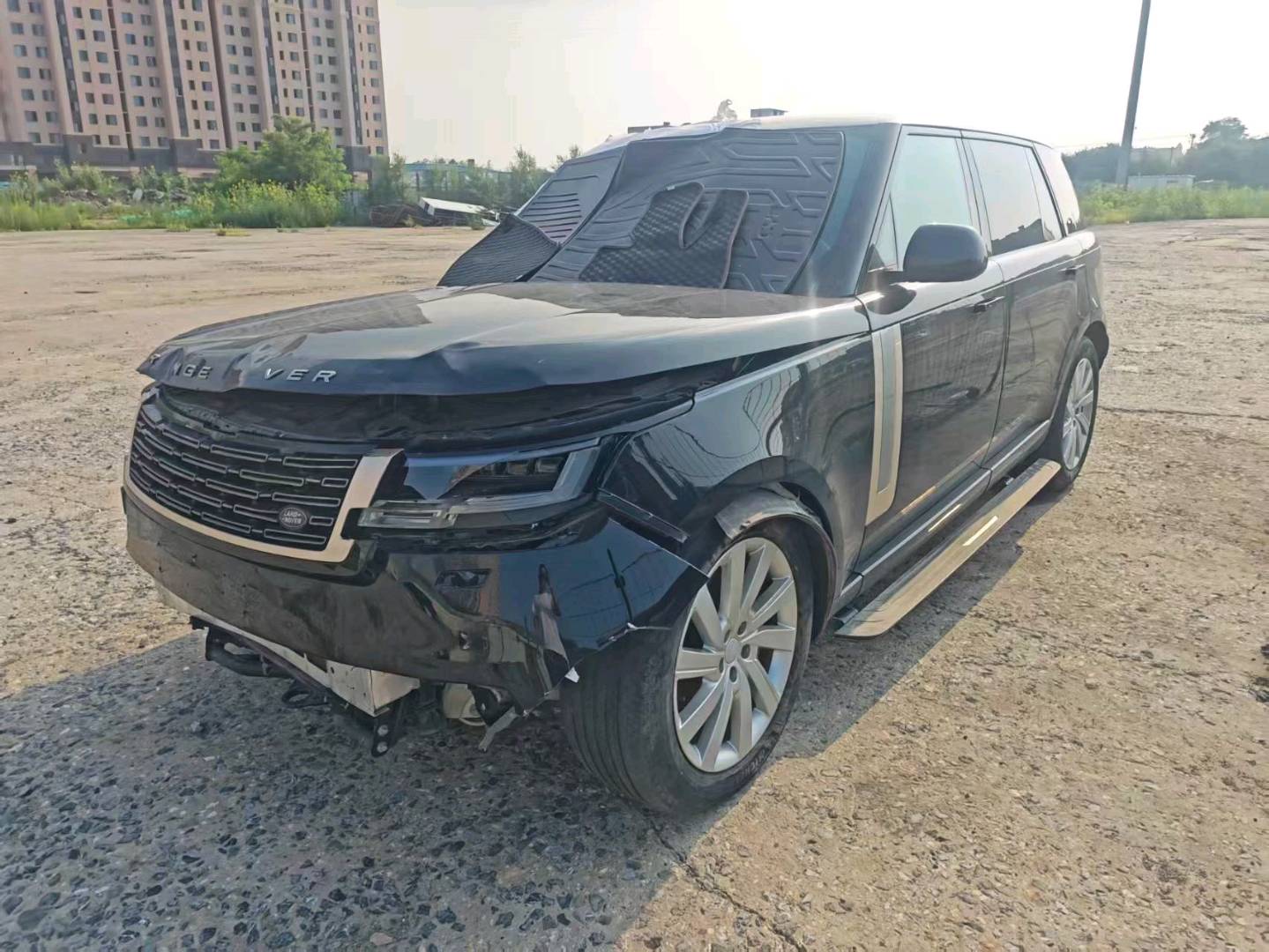 北京23年路虎揽胜事故车