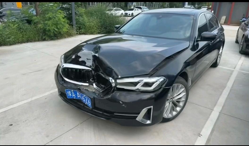 郑州市21年宝马5系事故车