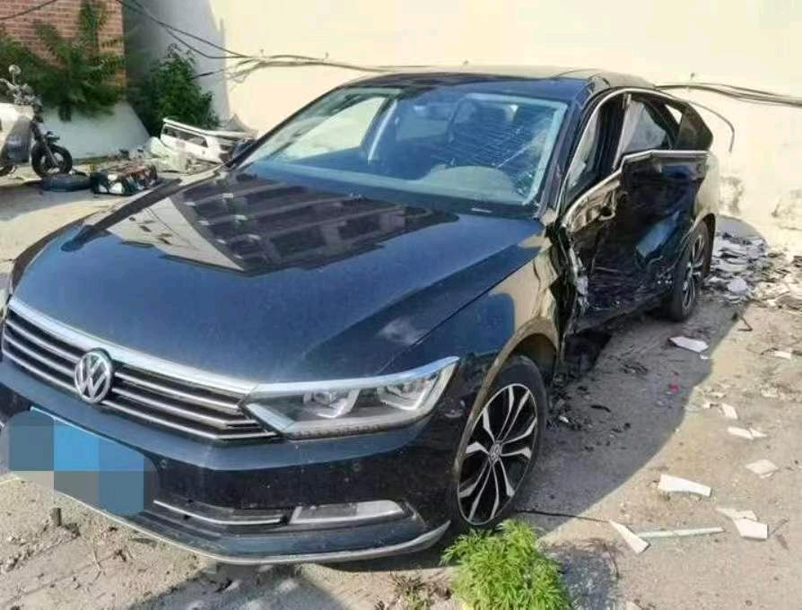 辽宁19年大众迈腾事故车
