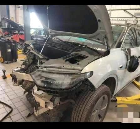 天津22年零跑汽车C11事故车