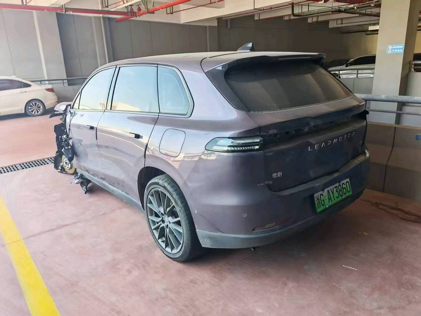 浙江25年零跑汽车C109