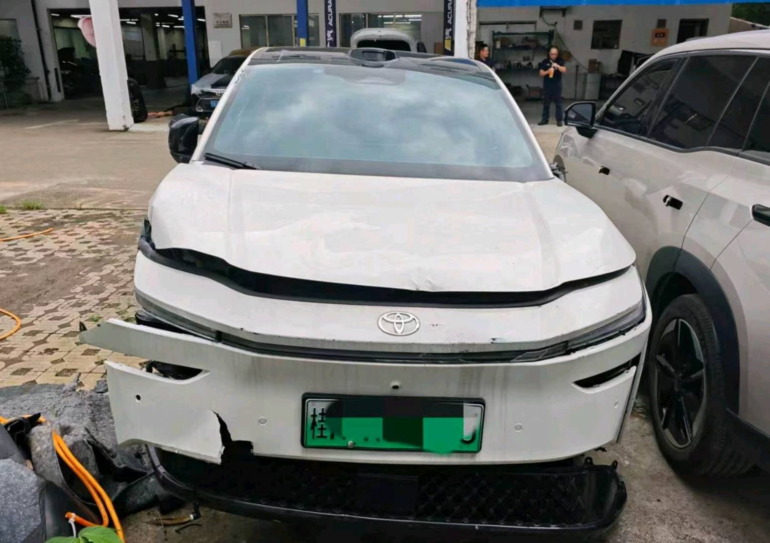 南宁市25年丰田铂智事故车