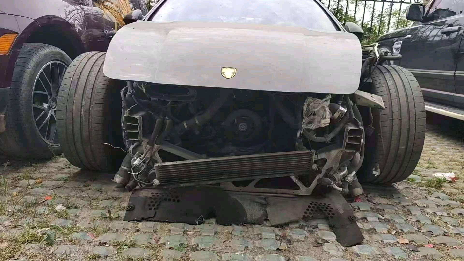 上海14年保时捷帕拉梅拉事故车