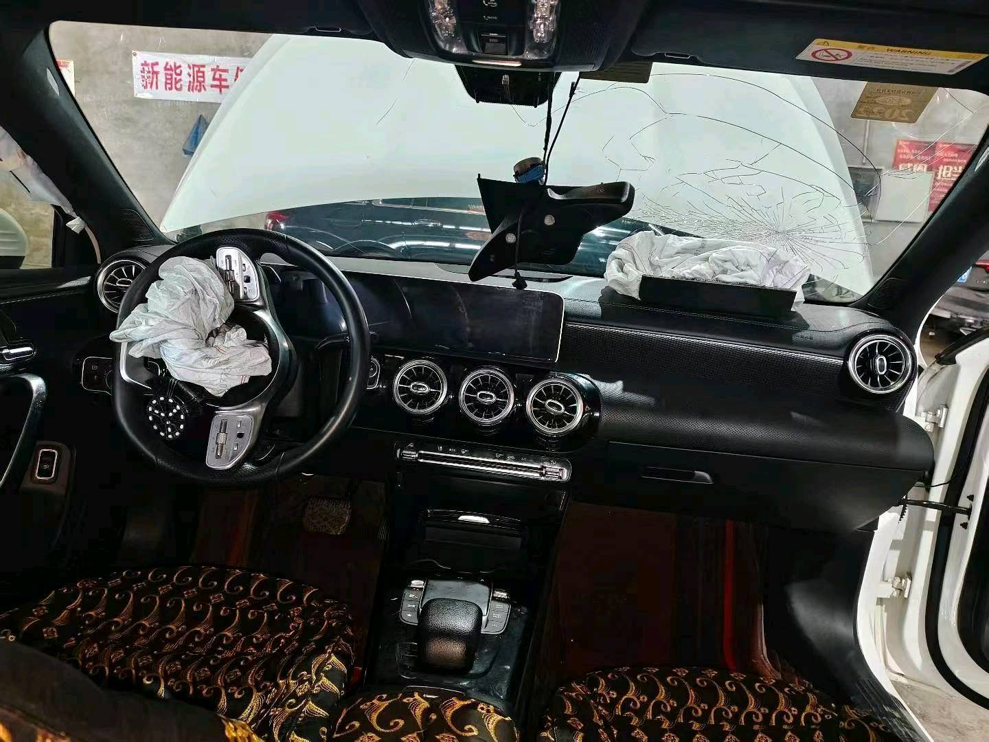 重庆20年奔驰A8