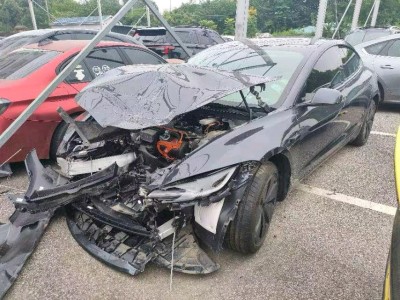 江苏25年特斯拉MODEL 3