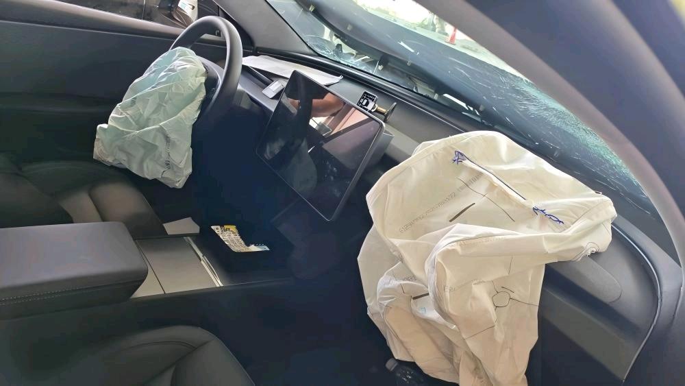 成都市25年特斯拉MODEL 37