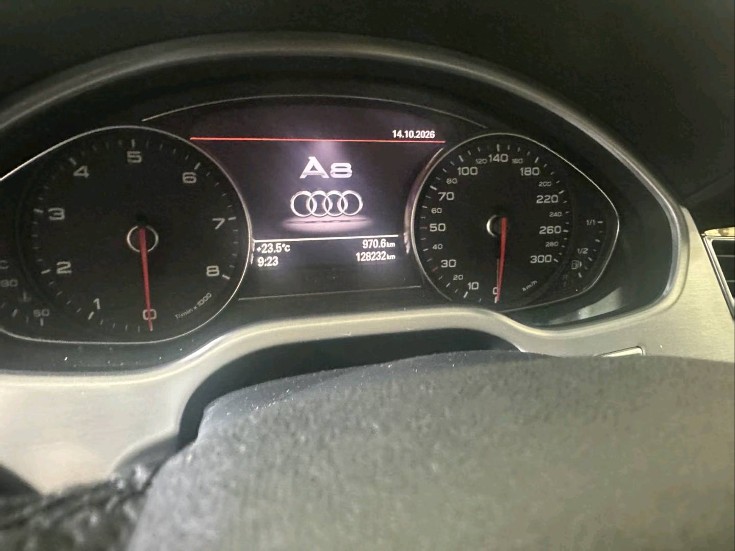上海13年奥迪A8L8